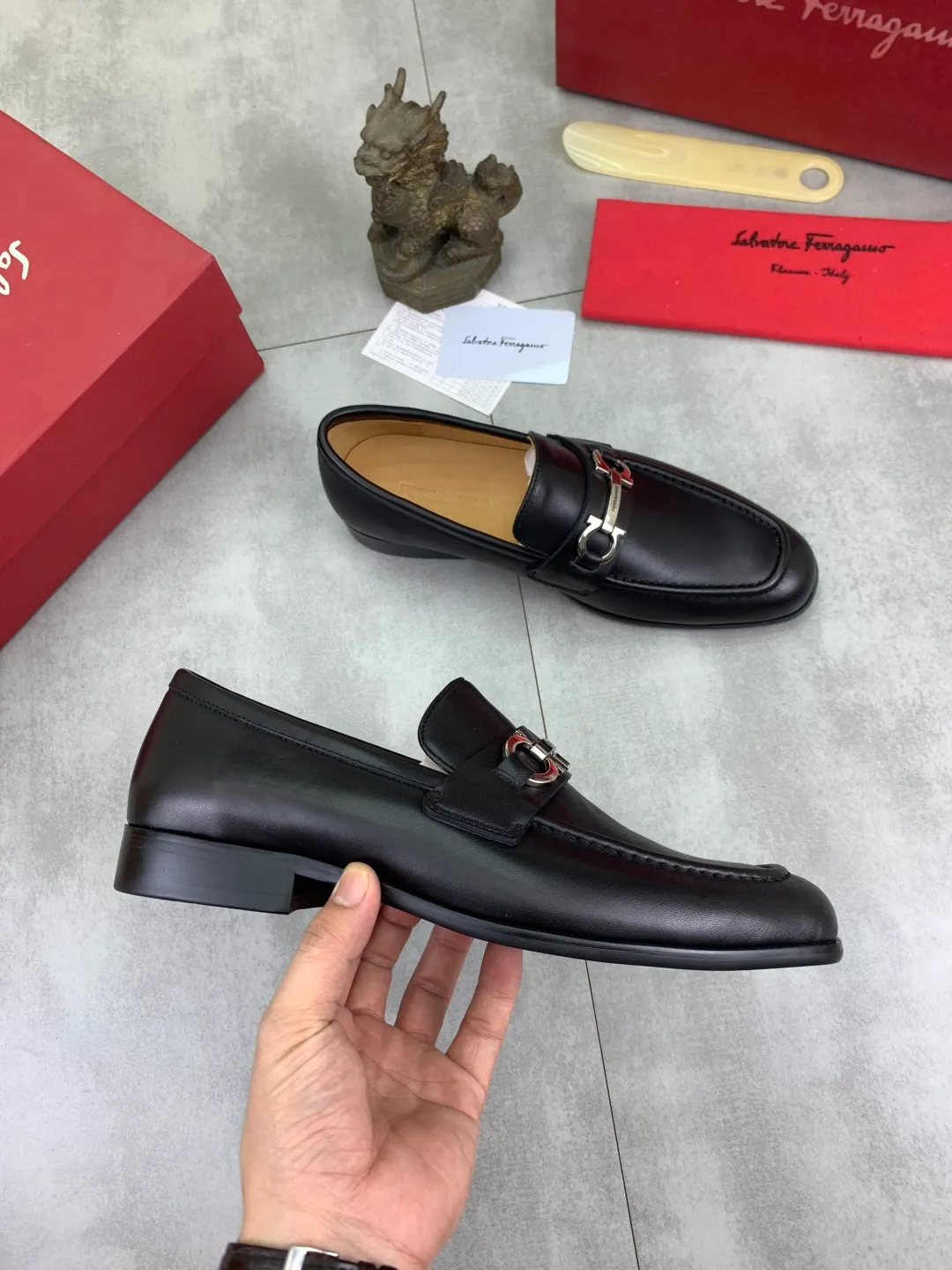 Men's Men's Shoes 💰P560💰[New Style] Water-dyed Niuli 🆘[Salvatore Ferragamo] Ferragamo's latest casual business leather shoes for men! Listed simultaneously! The fabric is made of specially imported original calfskin, the lining is made of imported water-dyed cowhide, and the original combination outsole is absolutely luxurious and leads the fashion trend. Matching code: 39-44 (45 46 customized) 2️⃣ colors available